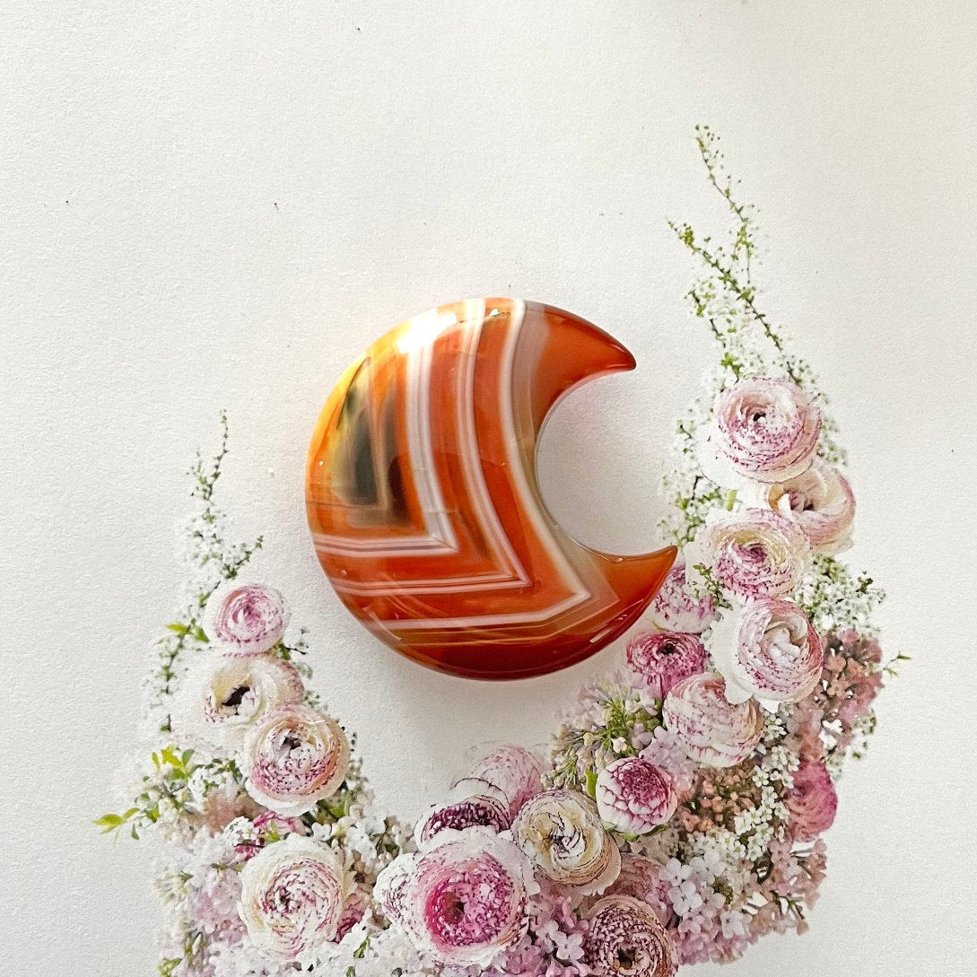 Carnelian moon carving