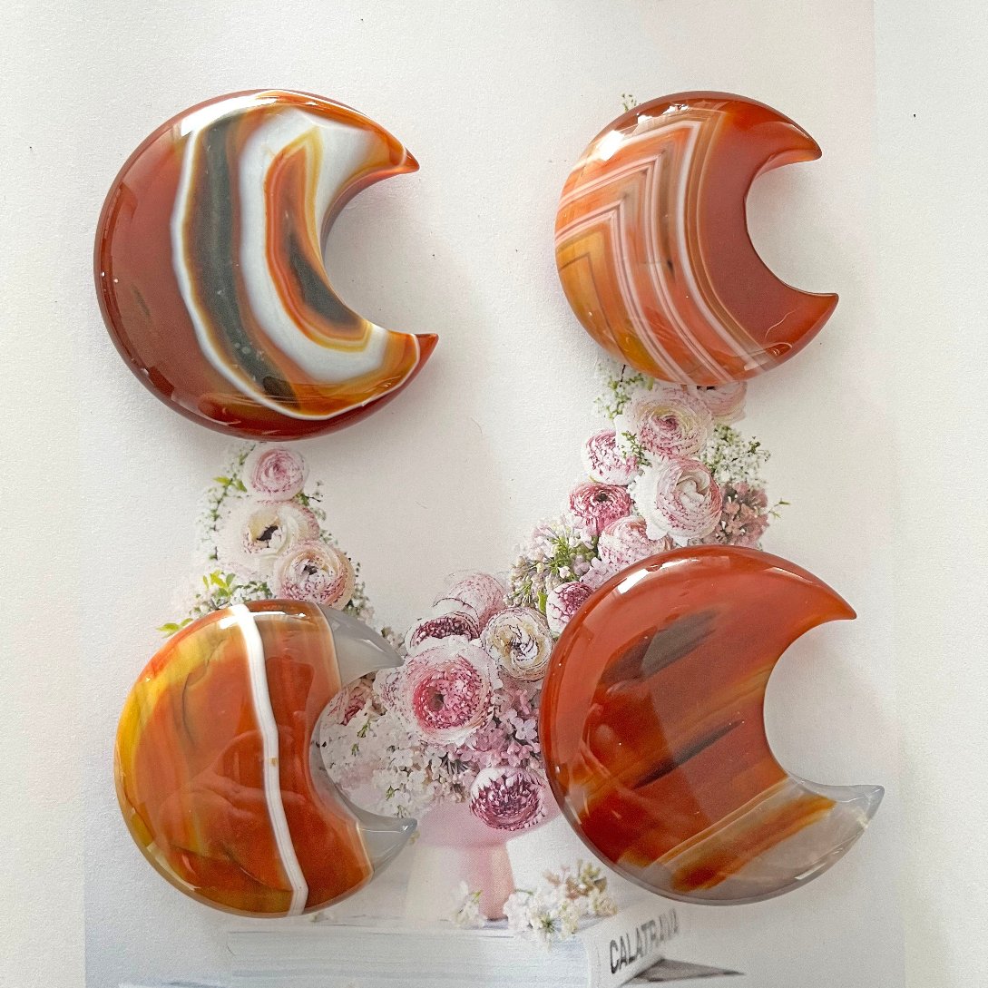 Carnelian moon carving