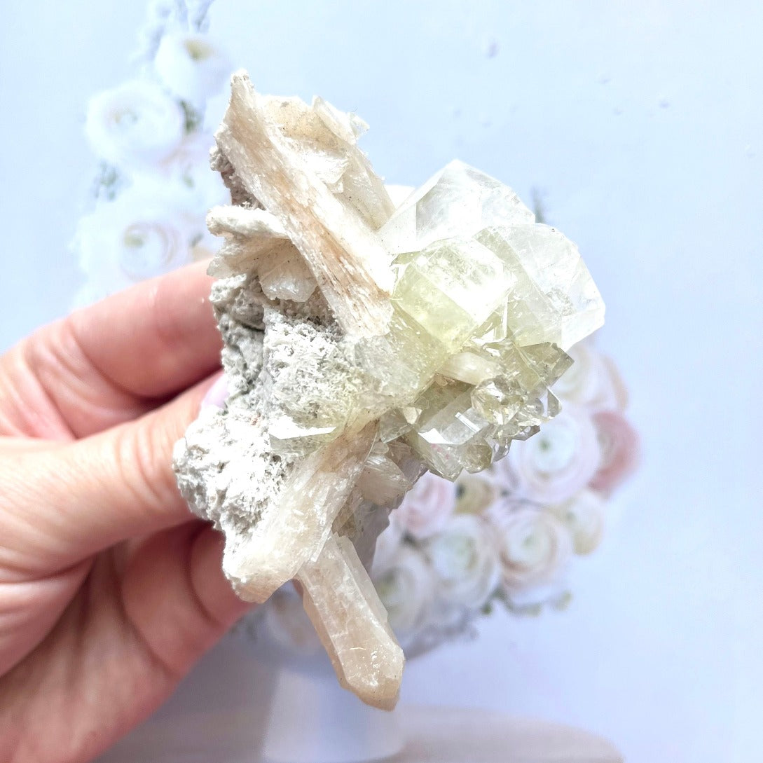 Green apophyllite with peach stillbite