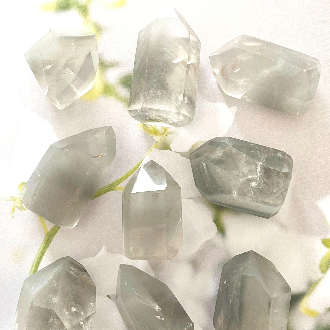 Grey lithium points