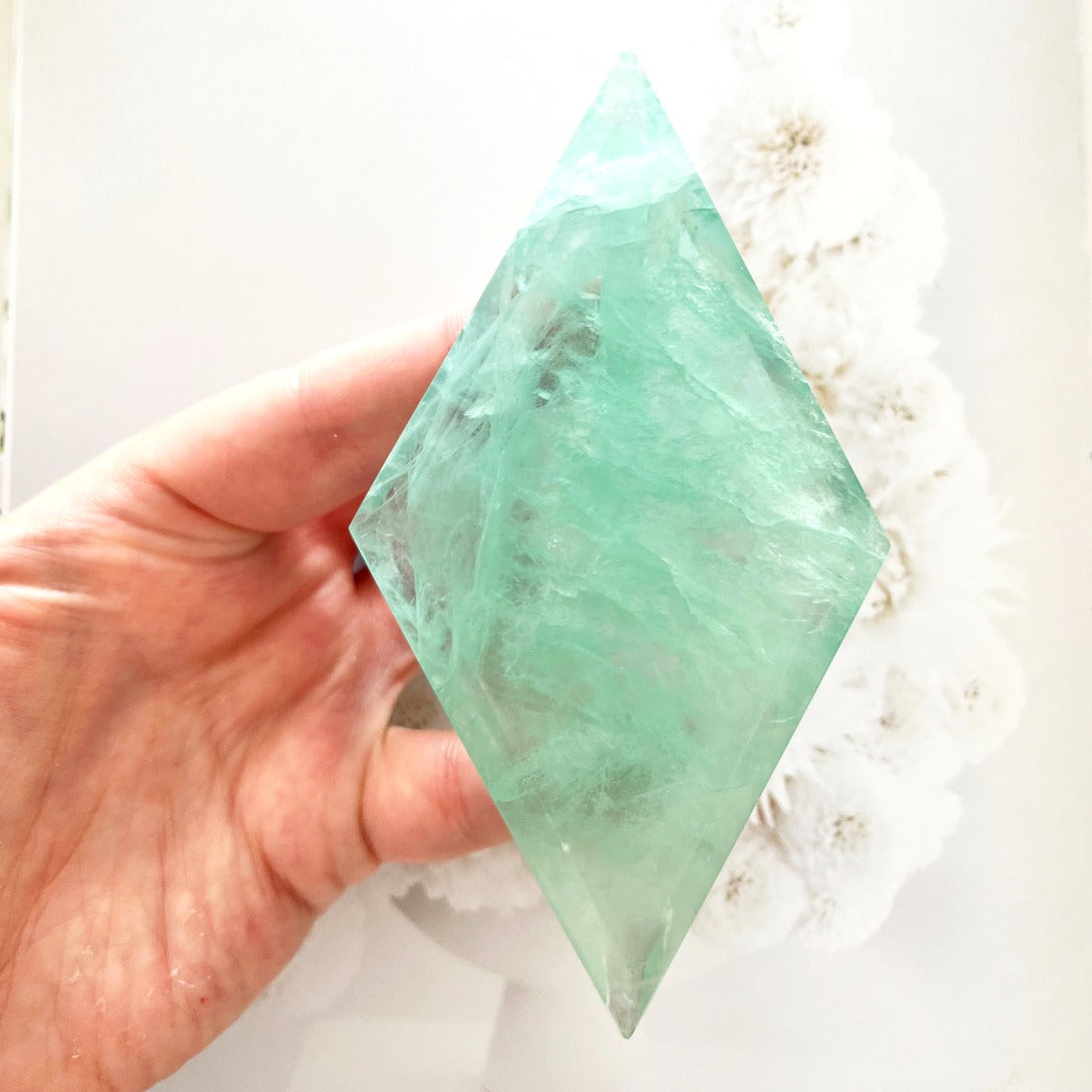 Fluorite diamond carving on stand