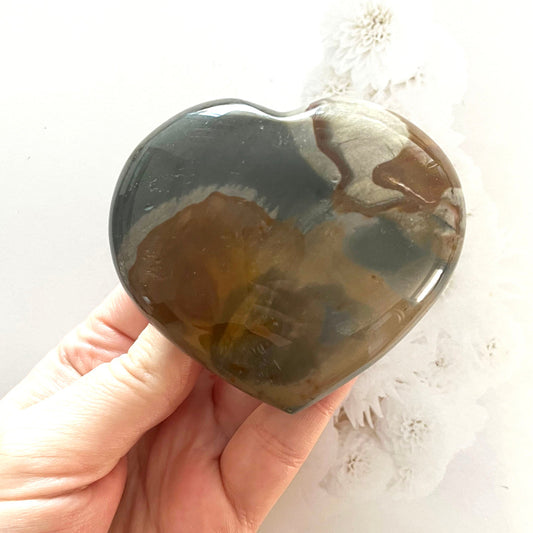 Polychrome crystal heart carving