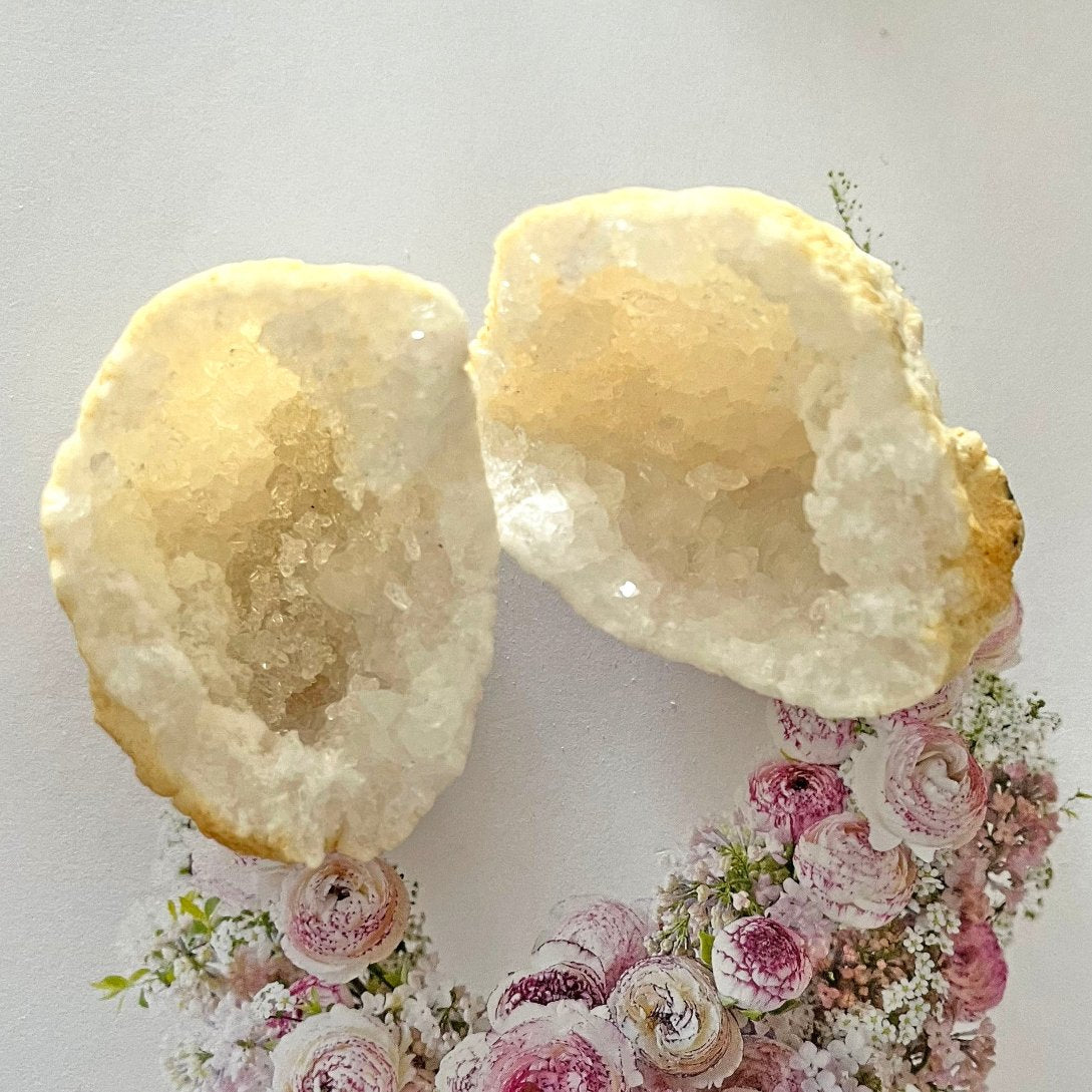 Geode crystal pair