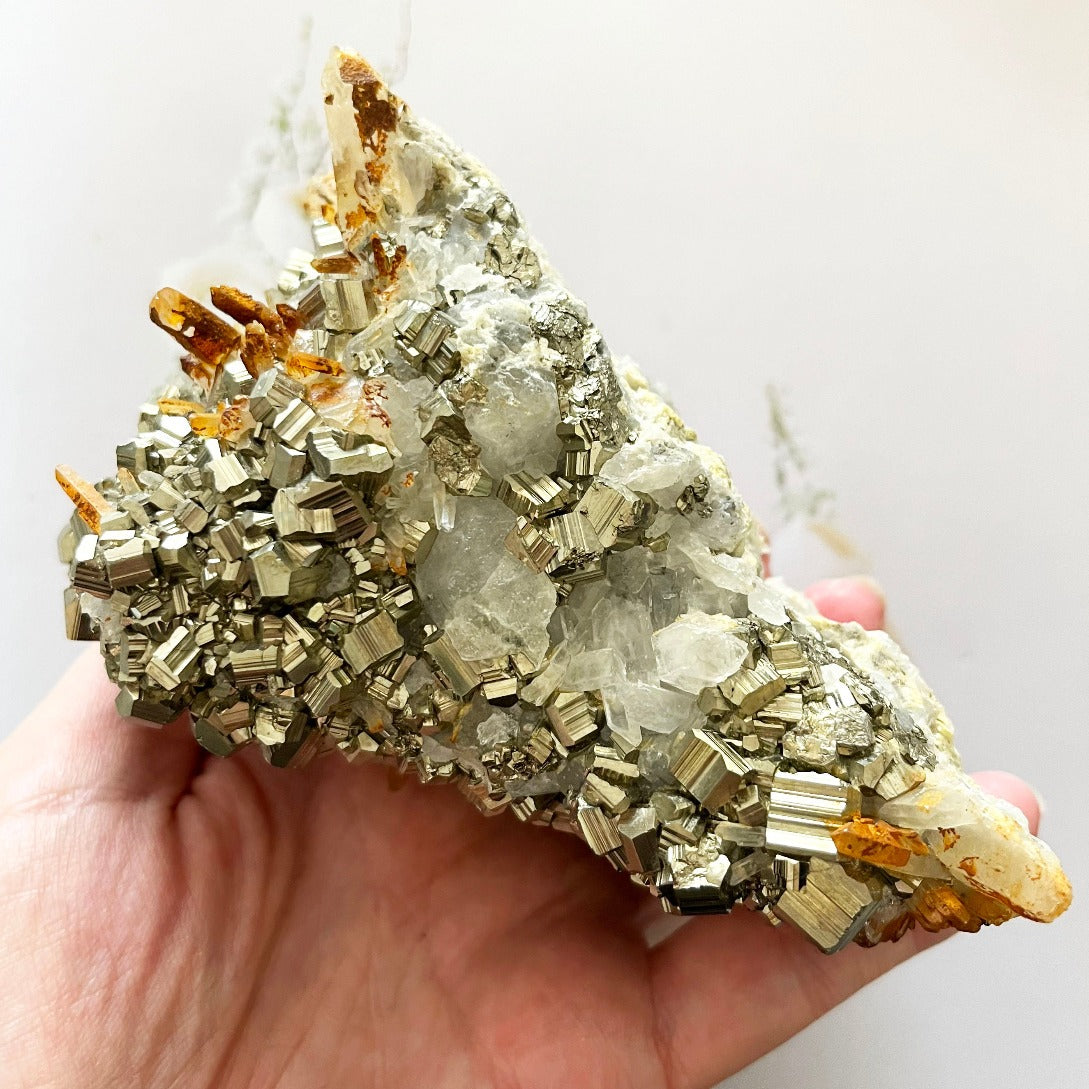 statement crystal cluster with pyrite