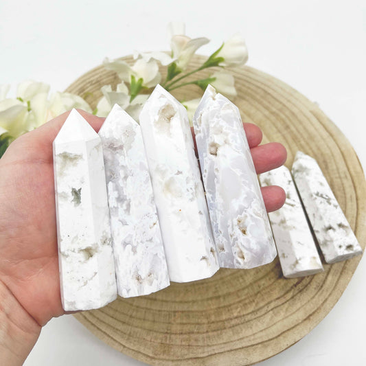 White druzy agate generator